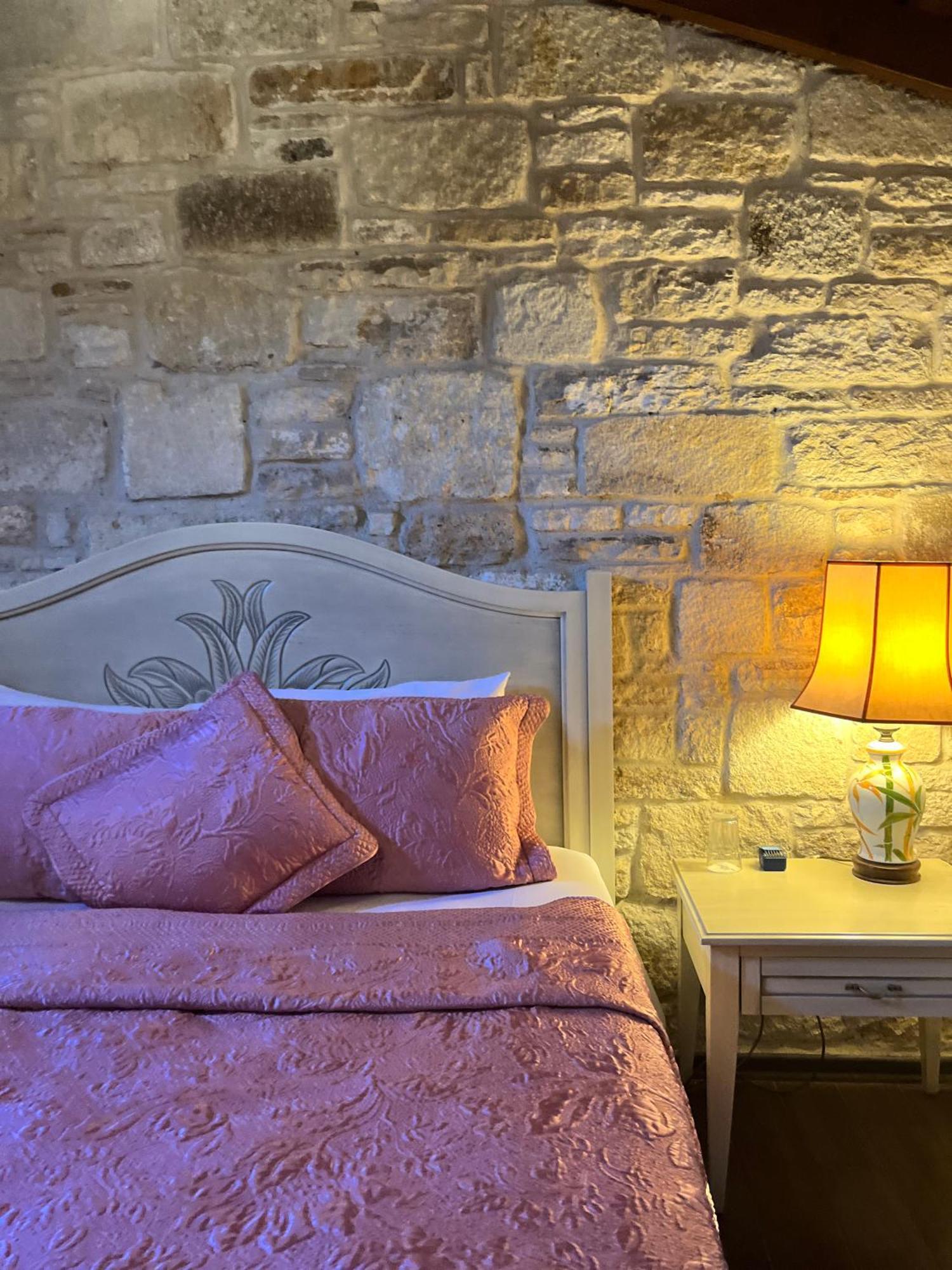 Griffon Hotel Yenifoca Bagian luar foto