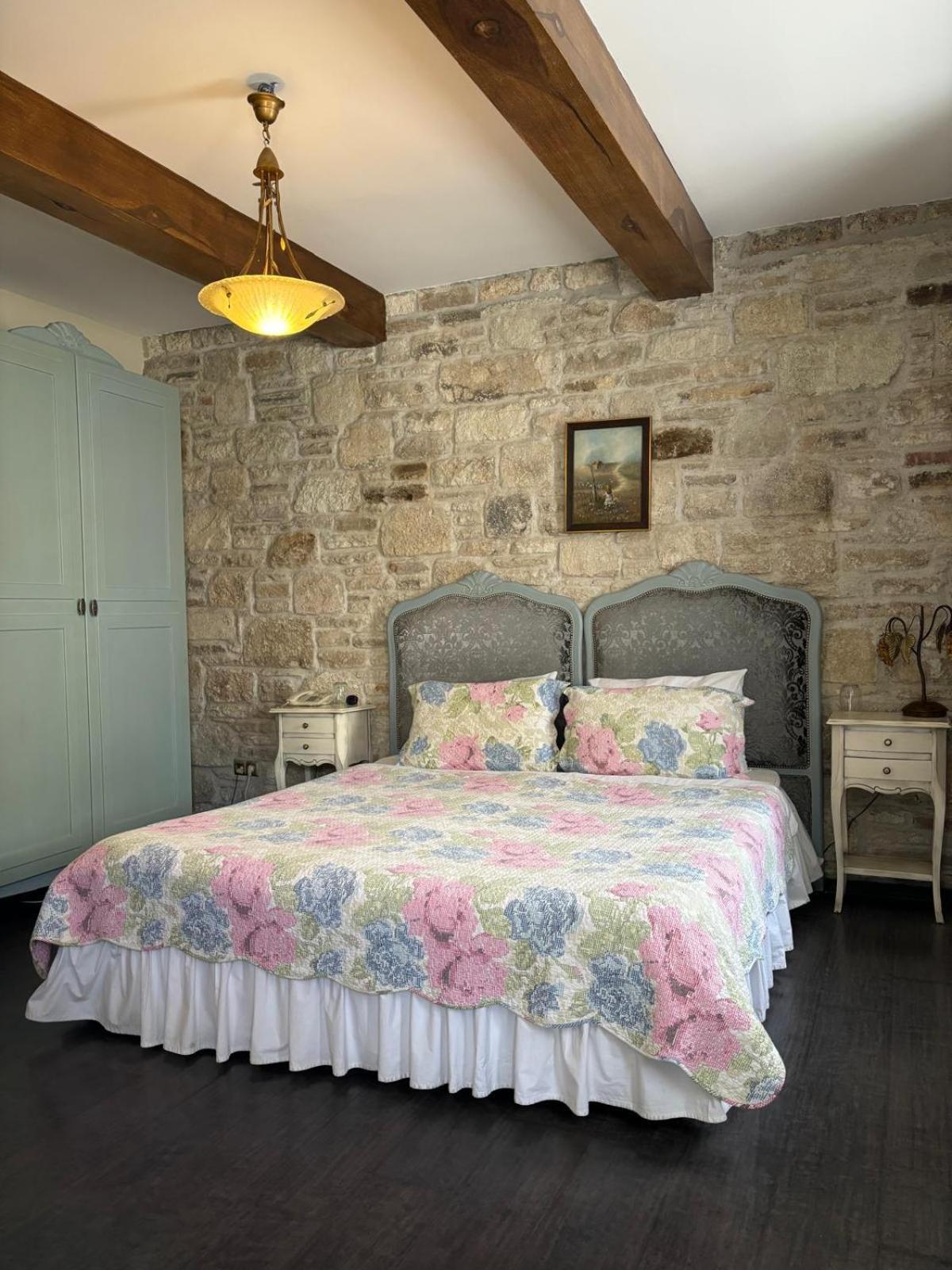 Griffon Hotel Yenifoca Bagian luar foto
